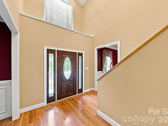 3rd image of 1548 Nazareth Ln