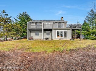 324 Meadow Dr, Union Dale, PA 18470