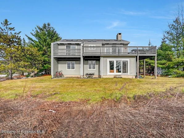 324 Meadow Dr, Union Dale, PA 18470