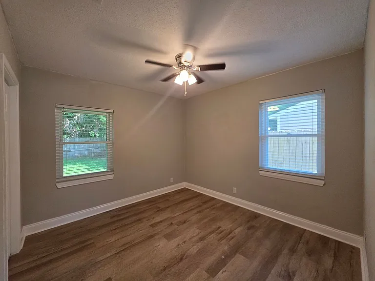 109 Reed Rd — Photo 19