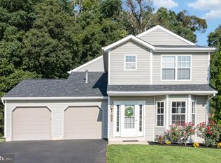 6323 S Highlands Cir, Harrisburg, PA 17111
