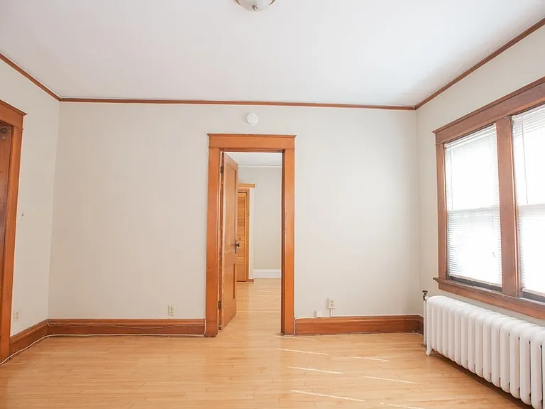 Freshly Renovated 2BR Apartments Near UWM Heat Included — Photo 32