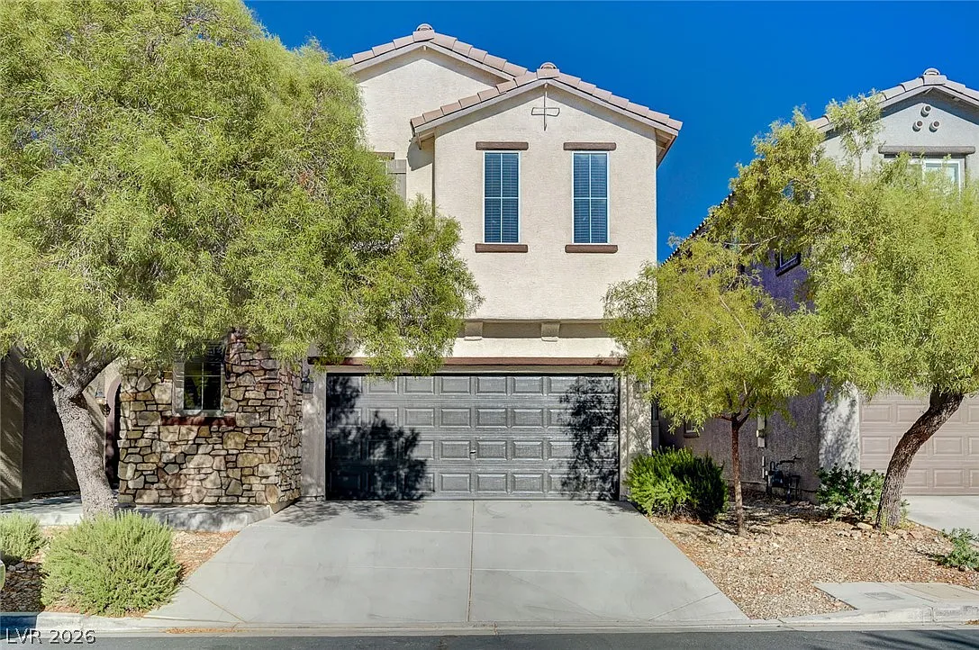 3 bed, 2.5 bath, 2047 sqft, $2,225 — Photo 1