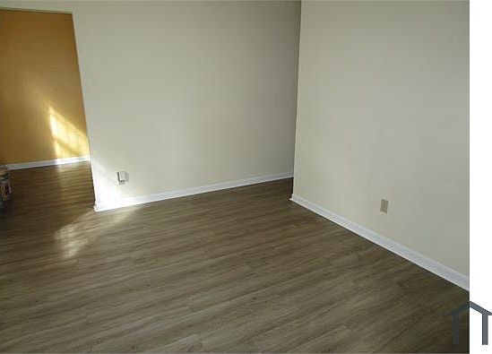 4th image of 1843 W 4th St