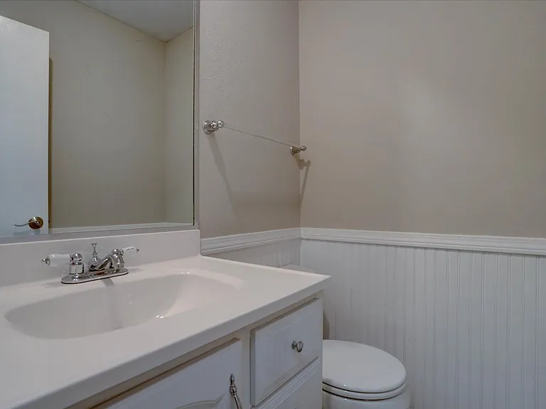 10701 Hobbit Ln — Photo 22