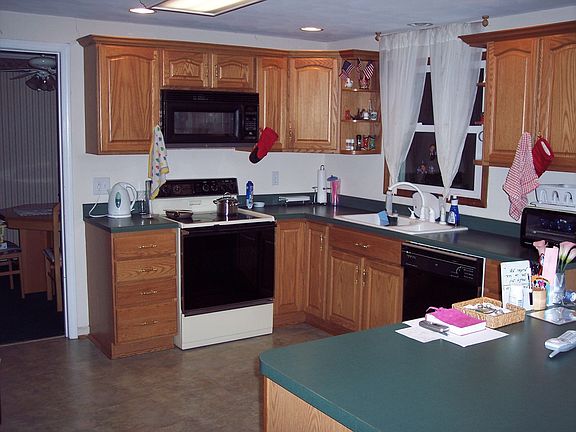 5th image of 391 Shirley Ann Dr