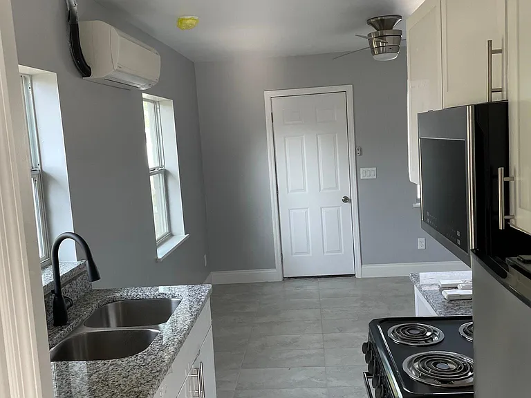 706 E Orange Ave #B — Photo 8