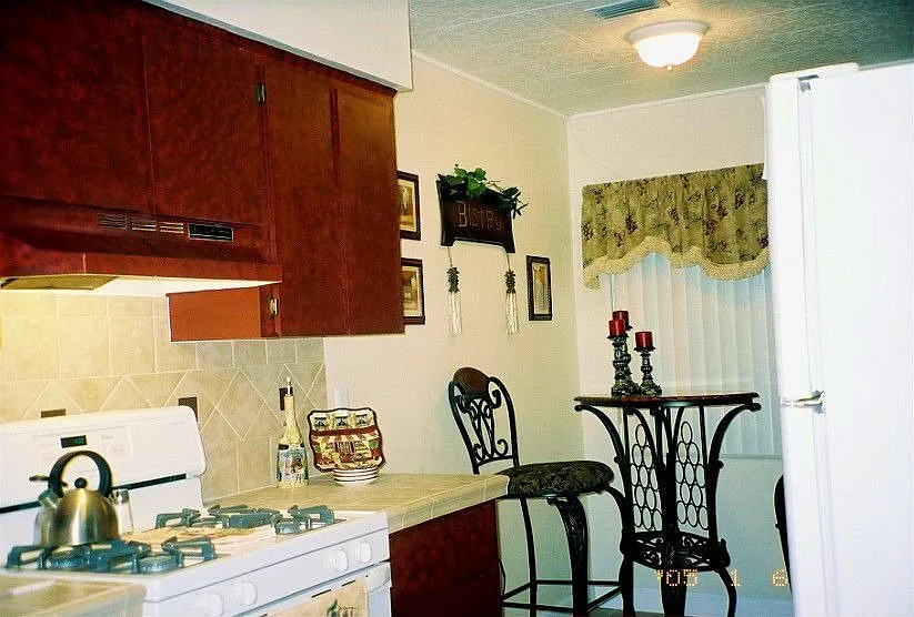 Kitchen w/ Nook