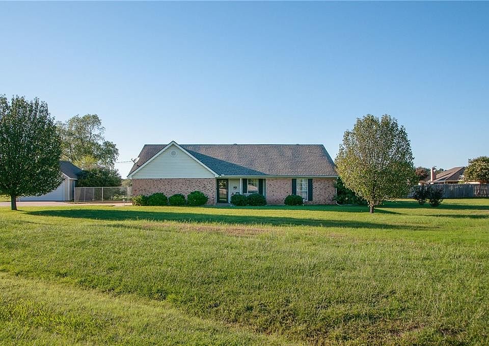 1st image of 612 Deer Pond Dr