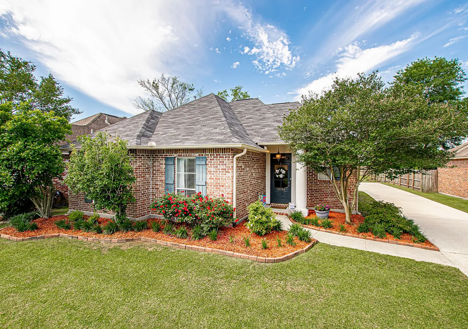 Inviting 3 Bedroom Home Minutes from Bluebonnet — Photo 1