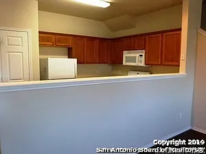 3 bed, 2.5 bath, 1321 sqft, $1,350 — Photo 2