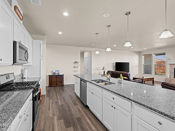 4th image of 546 Country Hollow Dr