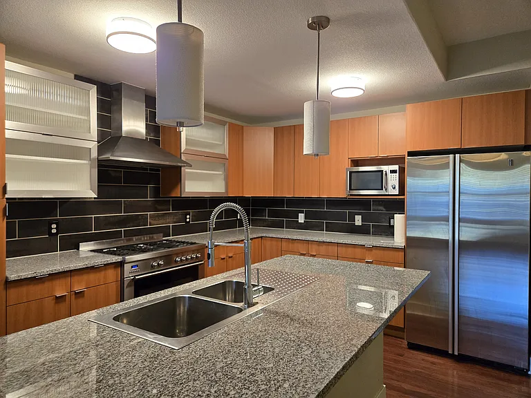 Large island with granite countertops