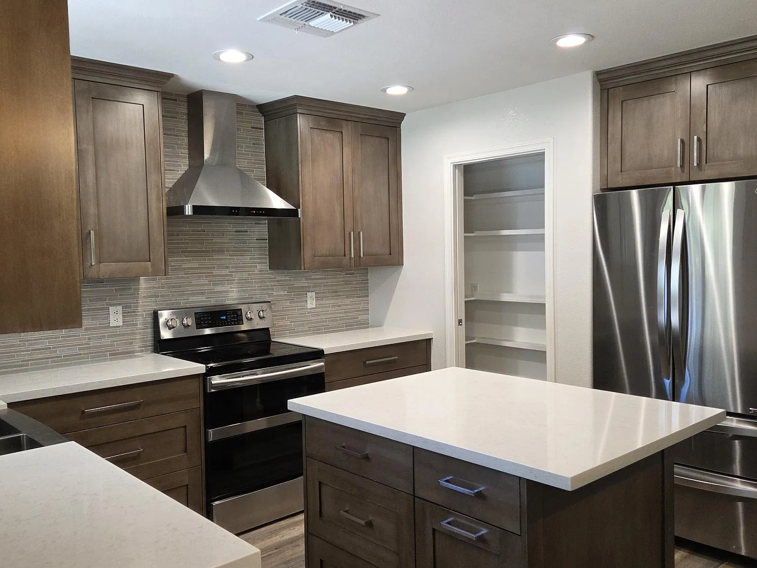 5 bed, 3.0 bath, 2105 sqft, $3,495 — Photo 4