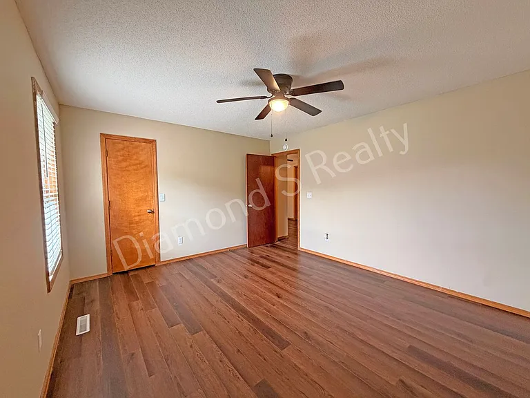 1413 W Rainey St — Photo 12