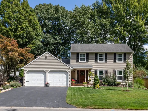 7504 Meadow Wood Dr, North Syracuse, NY 13212