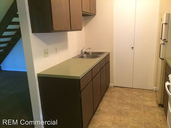 4th image of 2445 Russell St APT 03