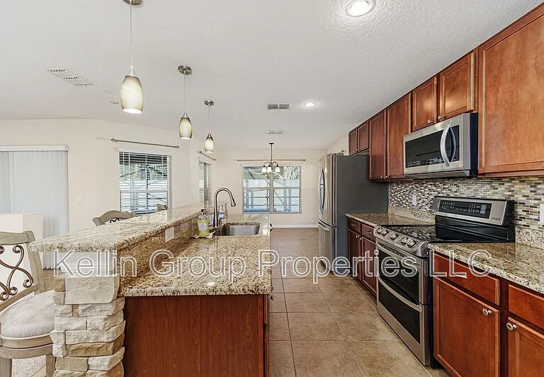 7233 Wakeview Dr — Photo 9