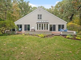 39 Green Ln, Sherborn, MA 01770