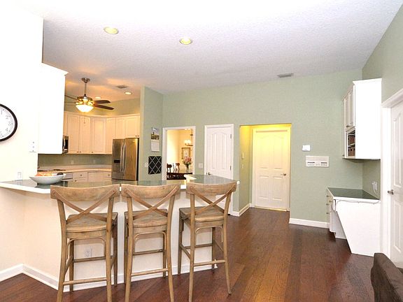 4th image of 712 Treeline Pl
