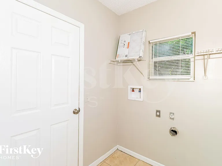 1163 Schumann Dr — Photo 17