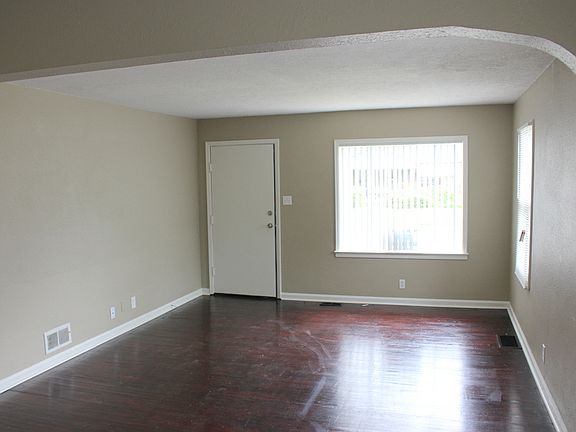 4th image of 5010 Hillside Ave