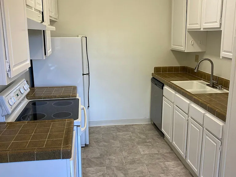 11425 Rochester Ave #15 — Photo 17