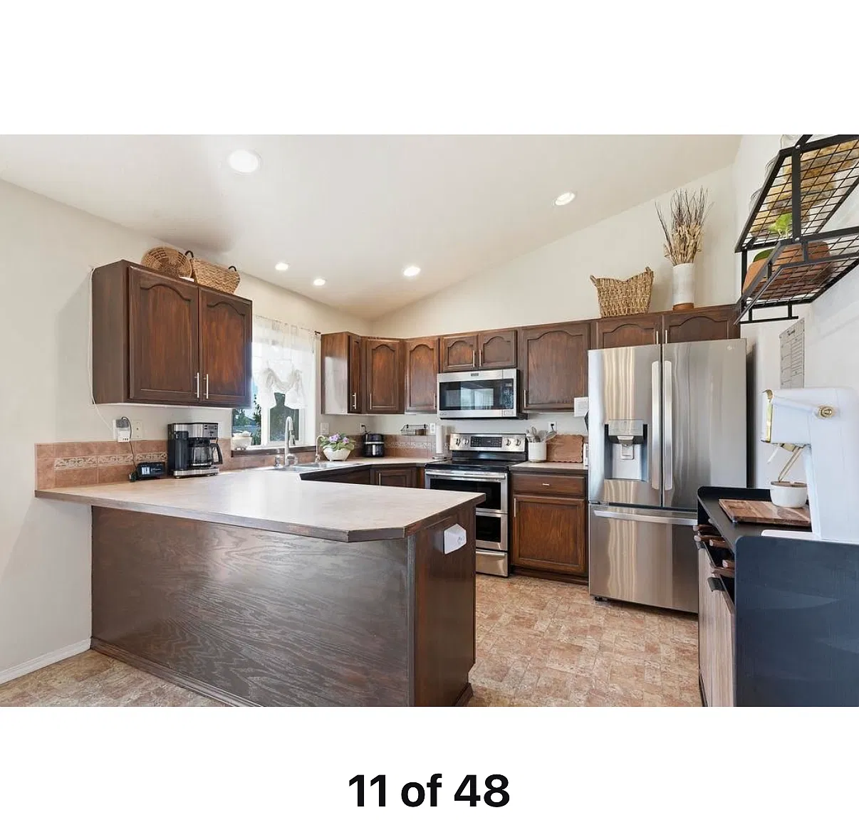 5 bed, 2486 sqft, $3,125 — Photo 4
