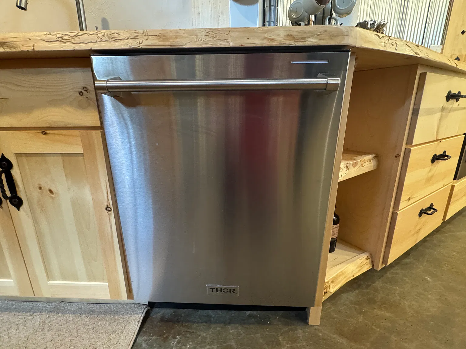 2 bed, 800 sqft, $1,800 — Photo 3