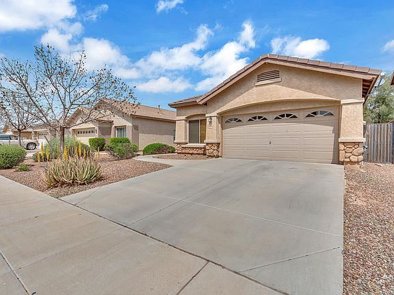 3rd image of 44188 W Garden Ln