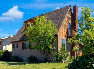 2 N Crocus Cres, Cochrane, AB T4C 1E2