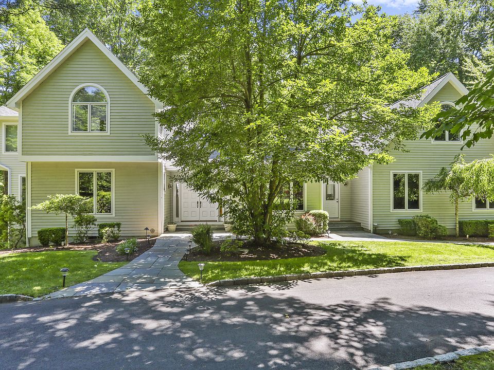 15 Pond Hollow Ct-print-067-123-001-4200x2359-300dpi    aa 1.jpg