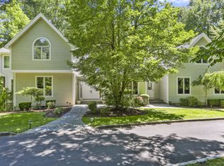 15 Pond Hollow Ct, Pleasantville, NY 10570