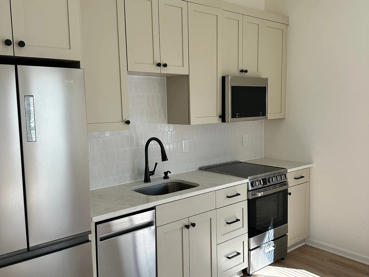 Newly renovated 1 bedroom apartment in quiet neighborhood. — Photo 3