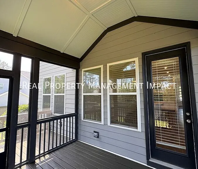 25 Parkway Dr — Photo 31