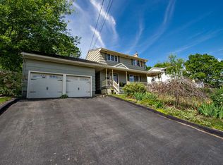 28 Lorne Ave, Dartmouth, NS B2Y3E7
