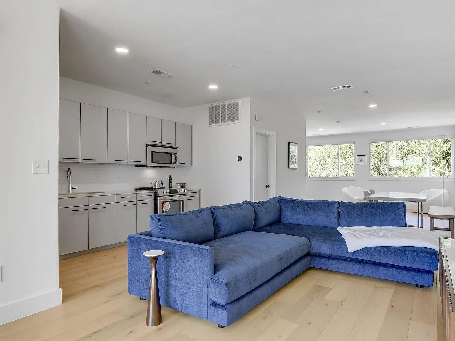 Studio, 1.0 bath, 1110 sqft, $2,600 — Photo 2