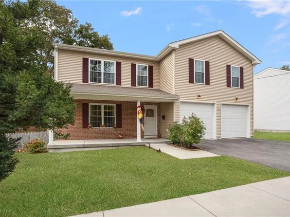 124 Bishop Ave E, Providence, RI 02916