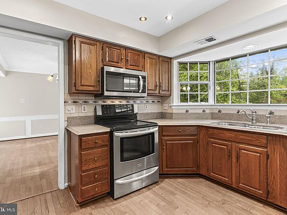 2nd image of 3817 Primrose Dr