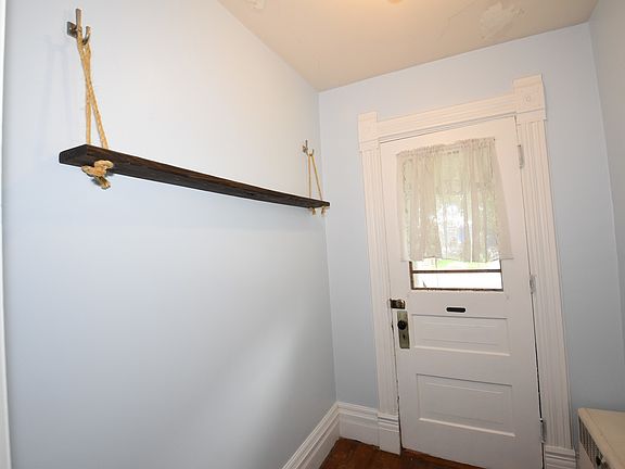 3rd image of 104 Courtland St #1