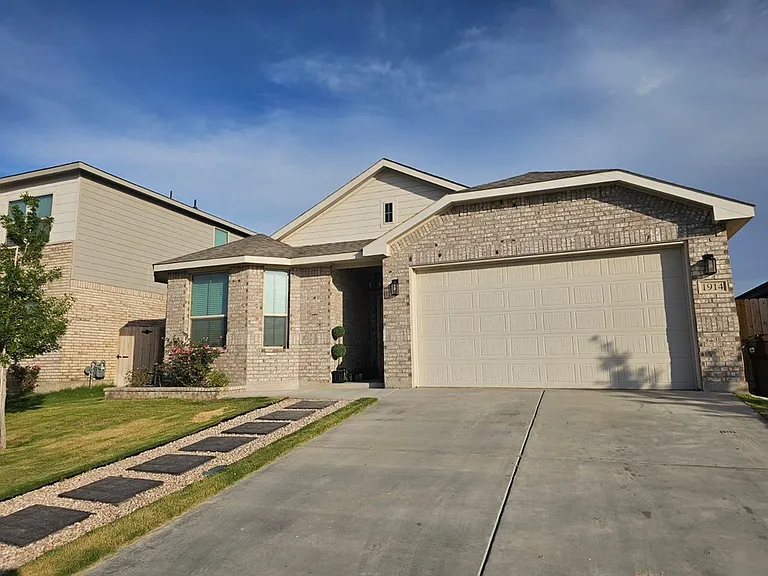 1914 Bear Dr — Photo 2
