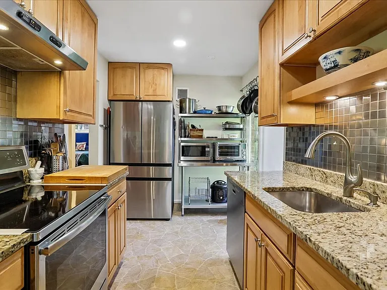 200 Belton Rd — Photo 12
