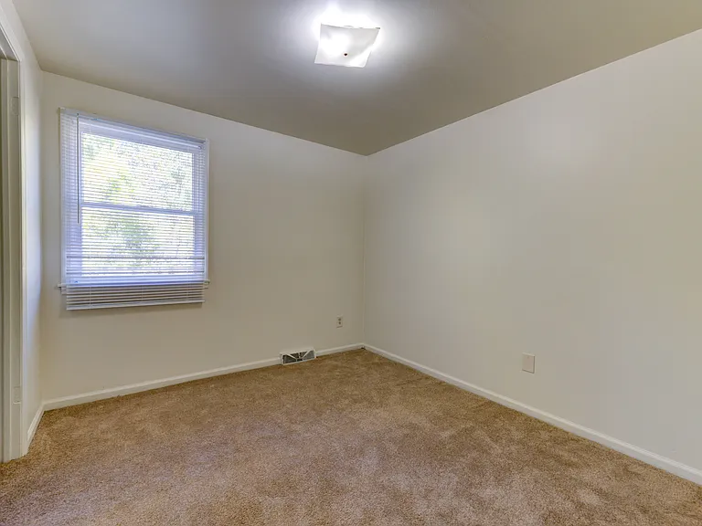 13 Cloverfield Dr — Photo 30