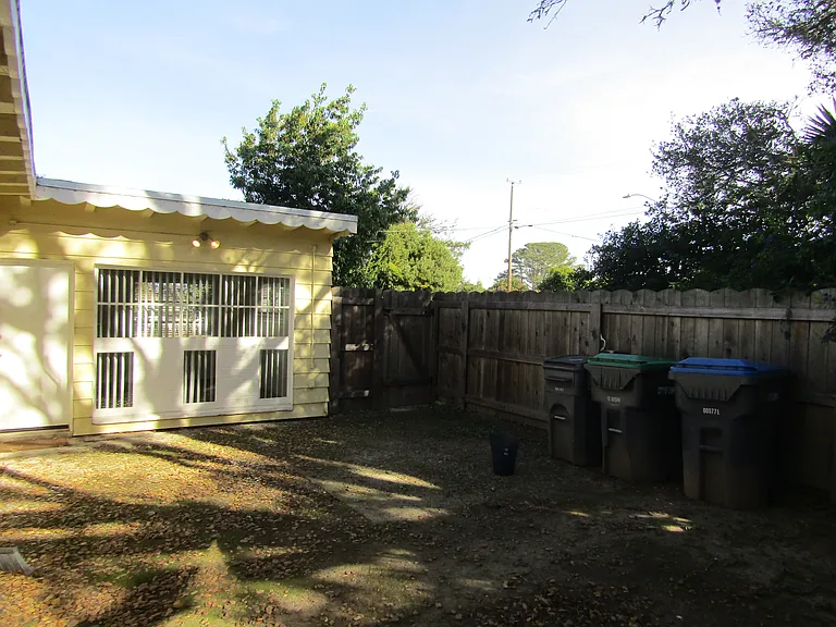404 E Locust Ave — Photo 7