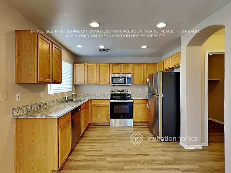 14572 N 154th Ave — Photo 11