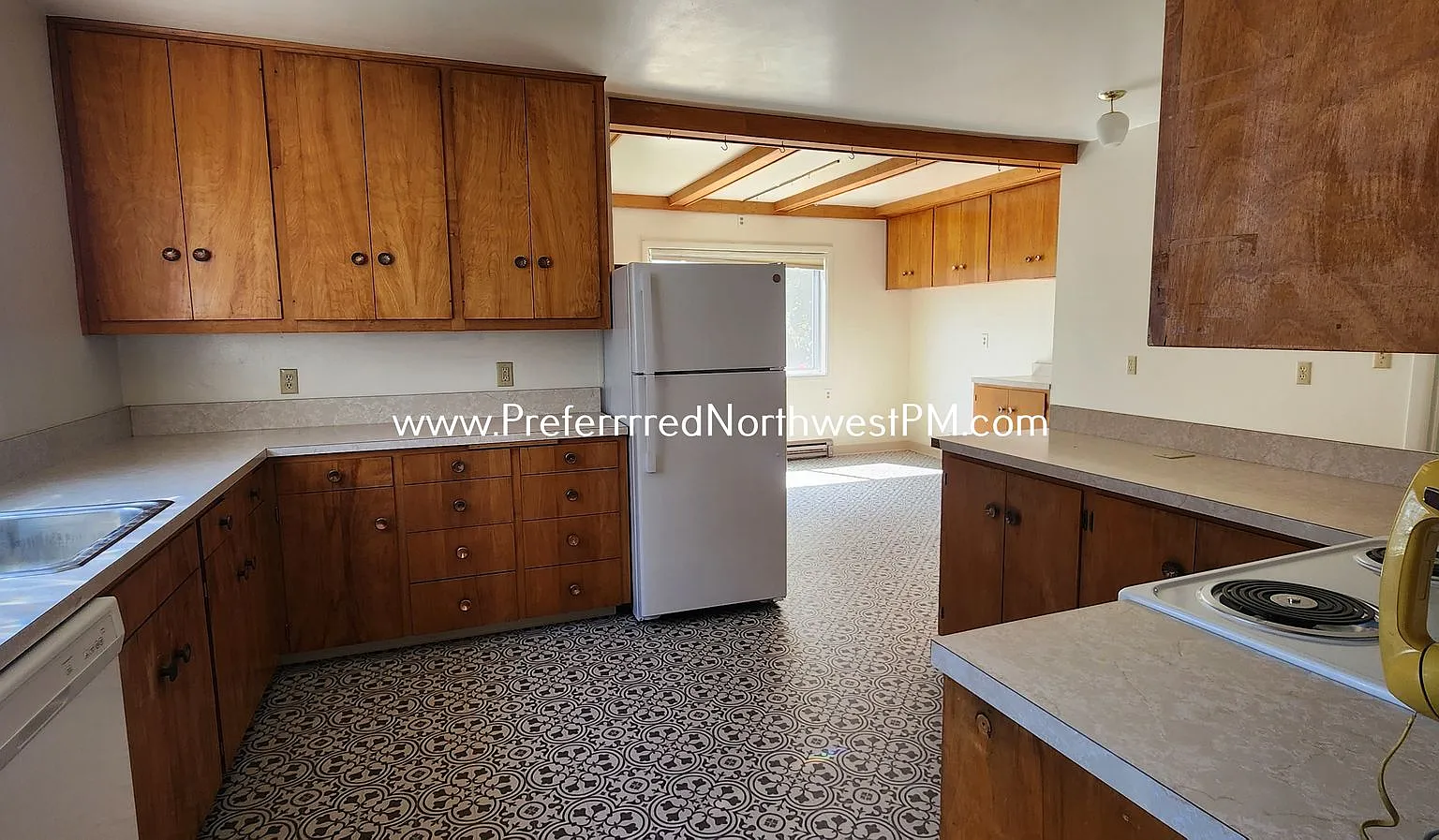 Large vintage home in Jefferson Westside Neighborhood — Photo 4