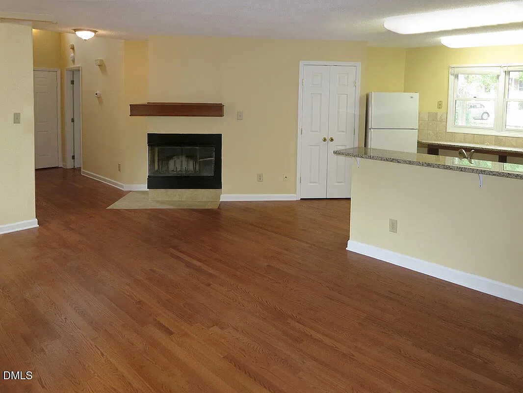 737 Edwards St — Photo 3