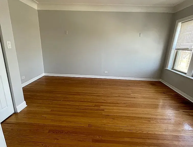 1621 W Lunt Ave — Photo 1