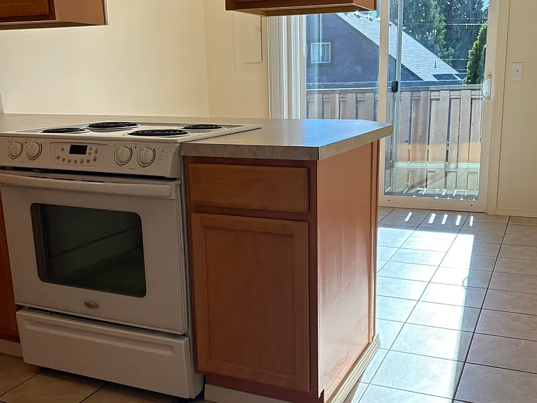 6866 NE Multnomah St #6866 — Photo 8