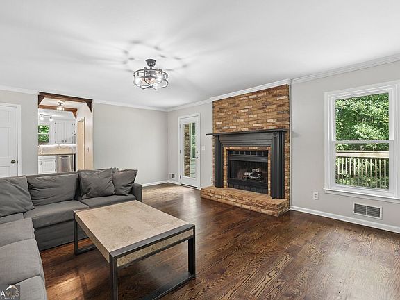 4th image of 3832 Whitney Pl